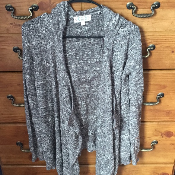 Sweaters - Gray knit cardigan!